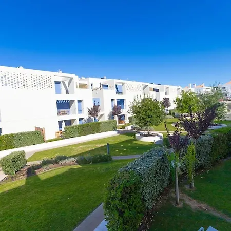 Modern 2br With Balcony And Pool He
