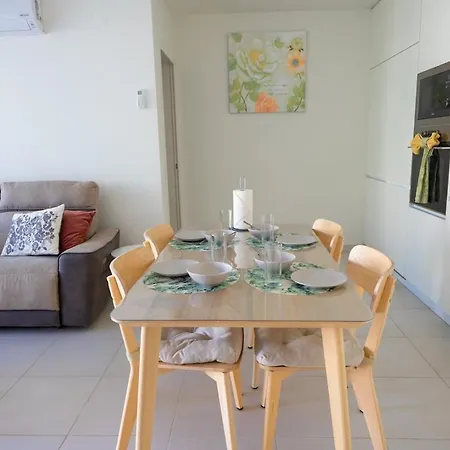 Modern 2br With Balcony And Pool He