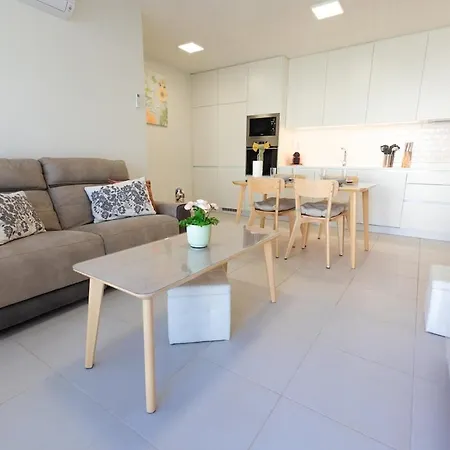 Modern 2br With Balcony And Pool He Διαμέρισμα