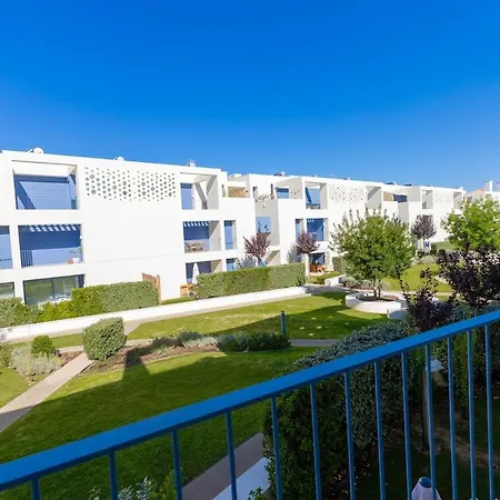 Apartment Modern 2br With Balcony And Pool He *