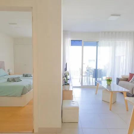 Modern 2br With Balcony And Pool He Apartment