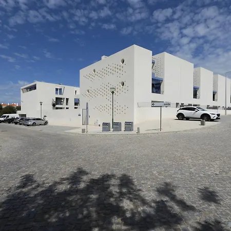 Modern 2br With Balcony And Pool He Apartment