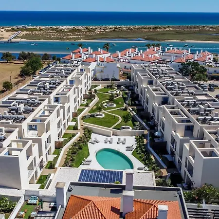 Apartment Modern 2br With Balcony And Pool He